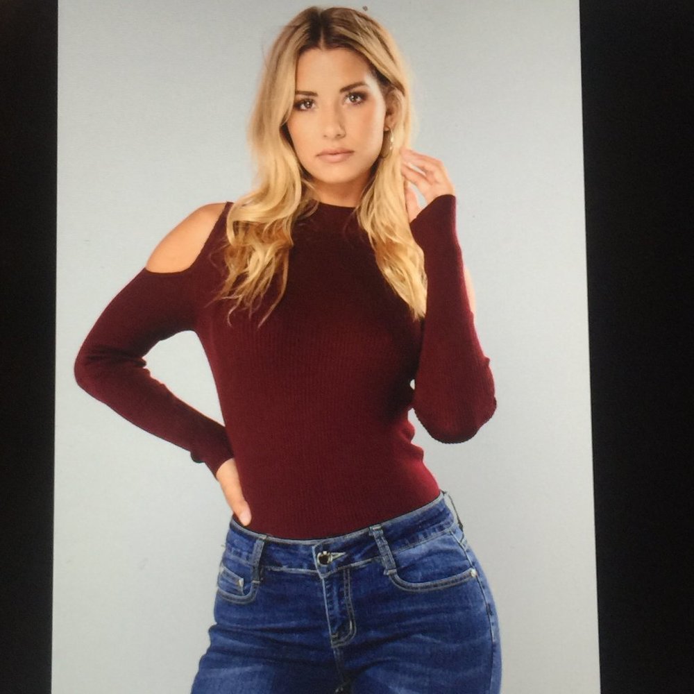Feel the Piece Cold Shoulder Maroon Top XS/S